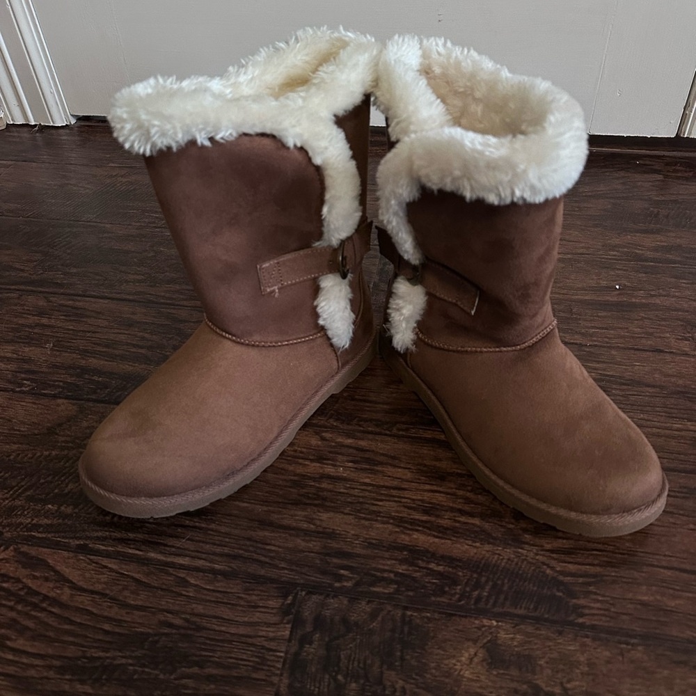 Makalu Cream and Brown Winter Rain Boots with Cozy Fleece Lining